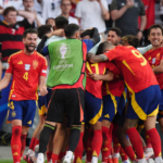 España derrotó 2-1 a Alemania en un dramático final de partido y se clasificó a la semifinal de la Eurocopa.