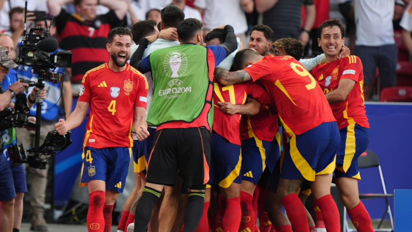 España derrotó 2-1 a Alemania en un dramático final de partido y se clasificó a la semifinal de la Eurocopa.