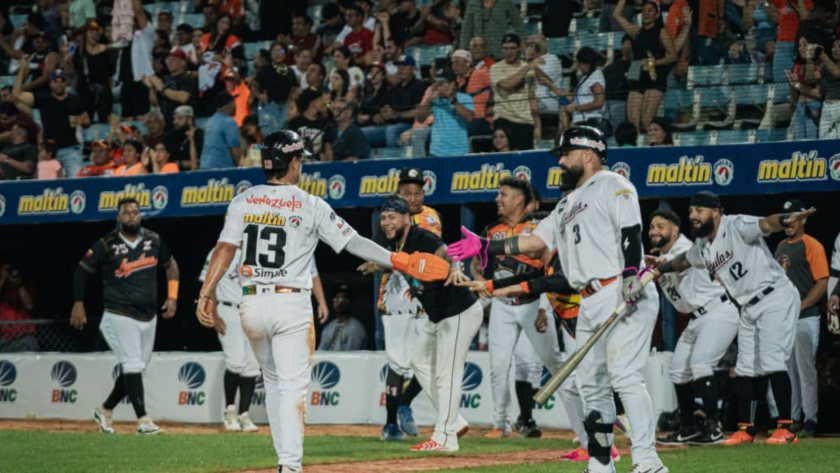 Águilas sumó ante Leones su segunda victoria en fila