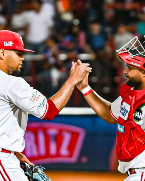 Cardenales quedó a un out del "no hitter" ante Tiburones