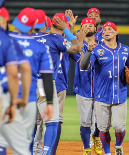 Tiburones se llevó la serie ante Águilas con blanqueada