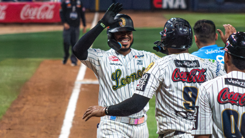 Leones barrió a Caribes en el Monumental