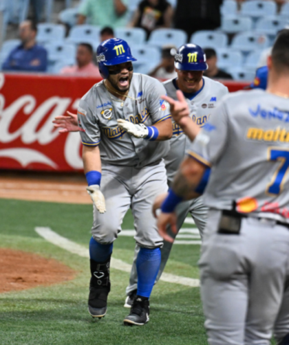 Magallanes domó Leones con una paliza monumental