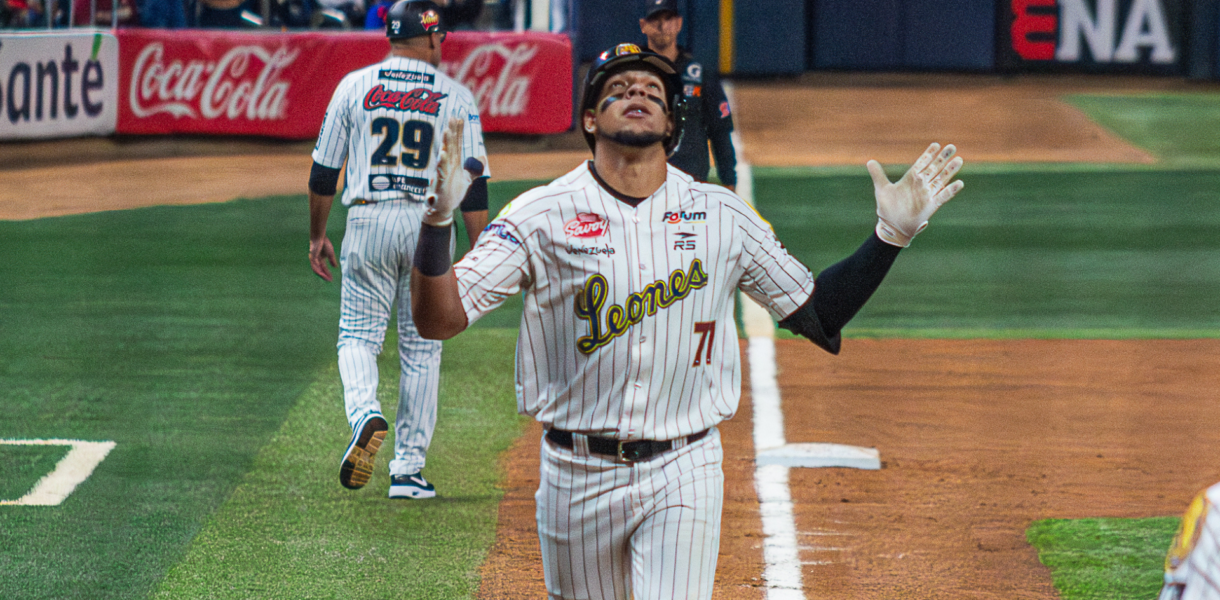 Leones doblegó al Magallanes en el duelo de Eternos Rivales