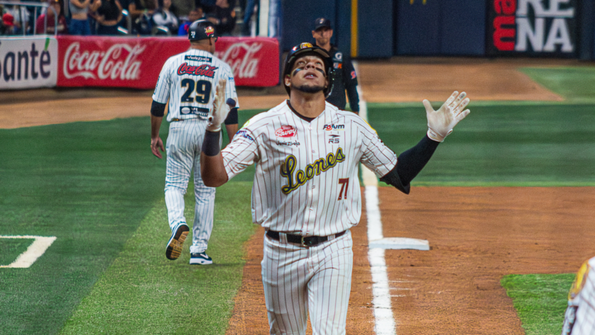 Leones doblegó al Magallanes en el duelo de Eternos Rivales