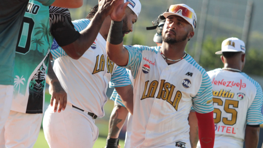 Bravos remontó ante Tiburones y sostuvo su idilio en La Isla