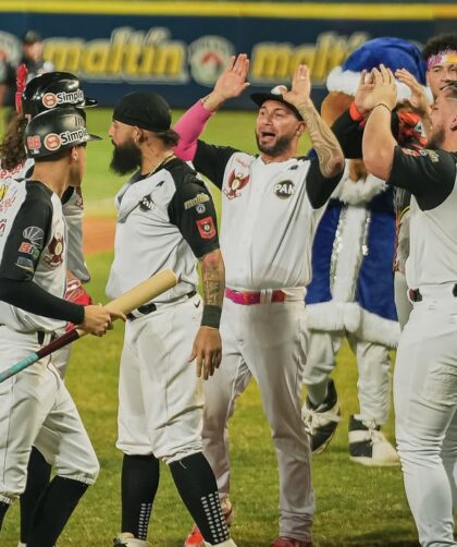 Águilas remontó ante Tigres y clasificó al Round Robin