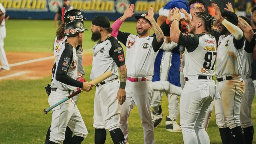 Águilas remontó ante Tigres y clasificó al Round Robin