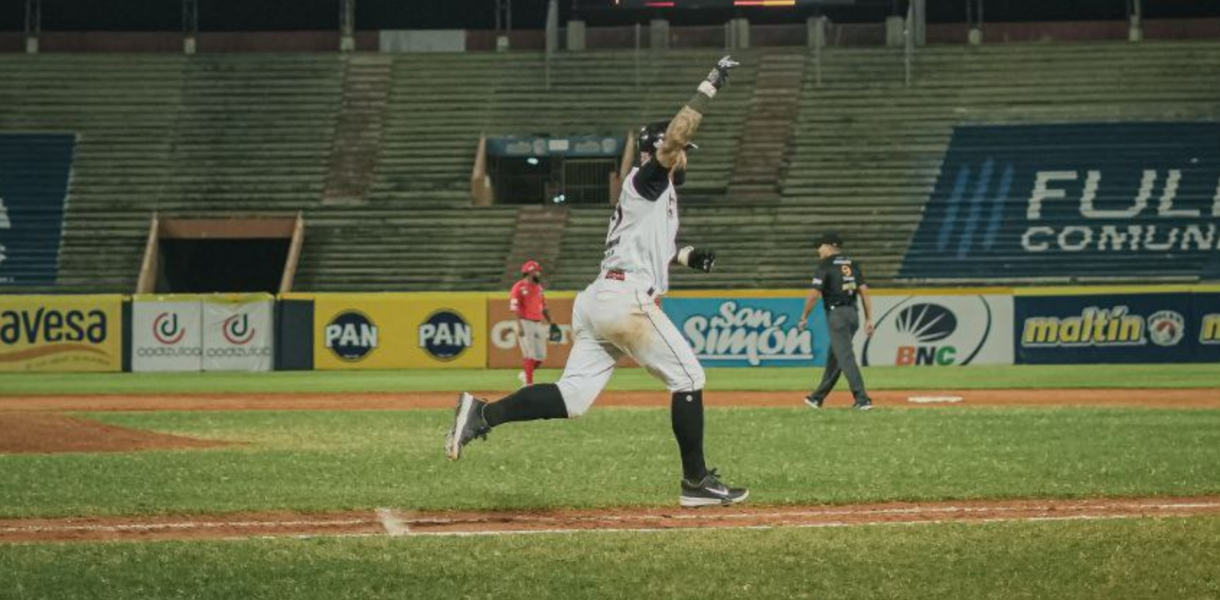 Águilas terreneó a Cardenales con el hit 600 de Alí Castillo