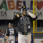 Leones venció a Magallanes con debut estelar de Eugenio Suárez