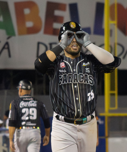 Leones venció a Magallanes con debut estelar de Eugenio Suárez