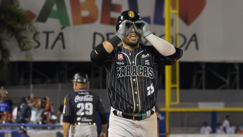 Leones venció a Magallanes con debut estelar de Eugenio Suárez