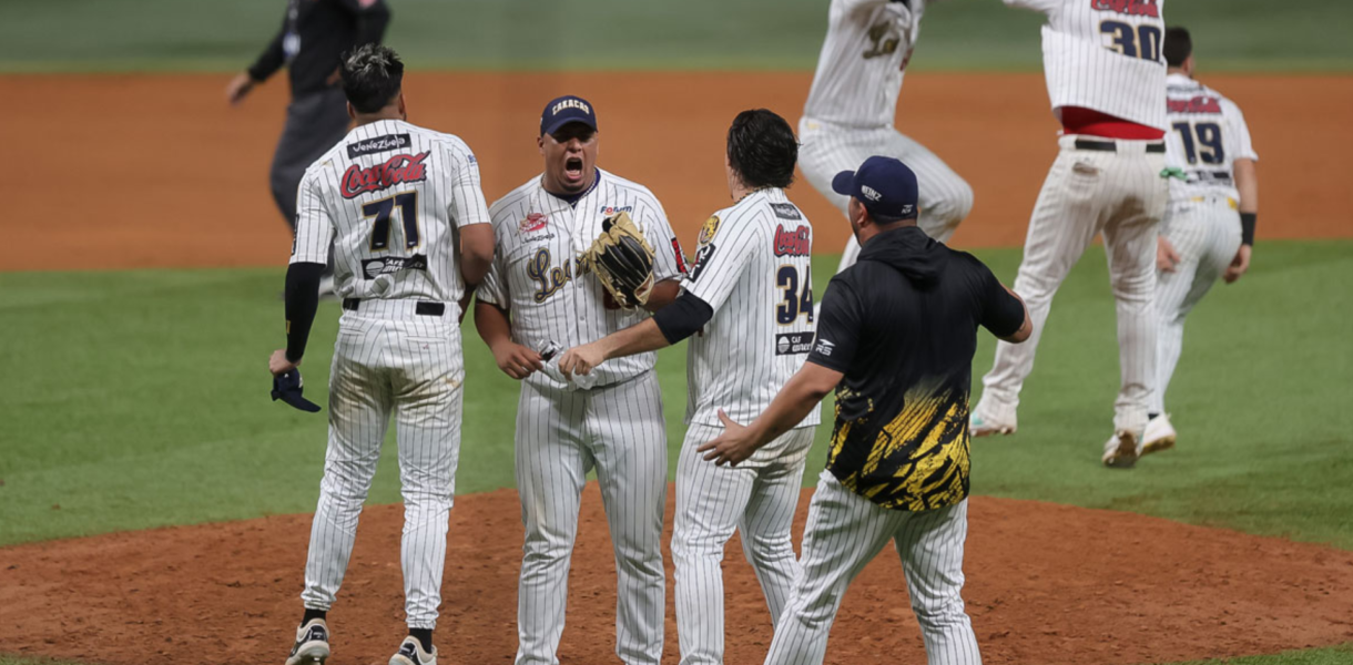 Leones remontó ante Tiburones y se quedó con el juego extra