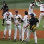 Leones remontó ante Tiburones y se quedó con el juego extra