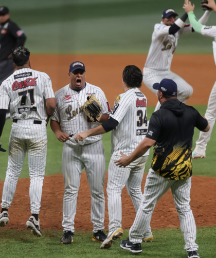 Leones remontó ante Tiburones y se quedó con el juego extra