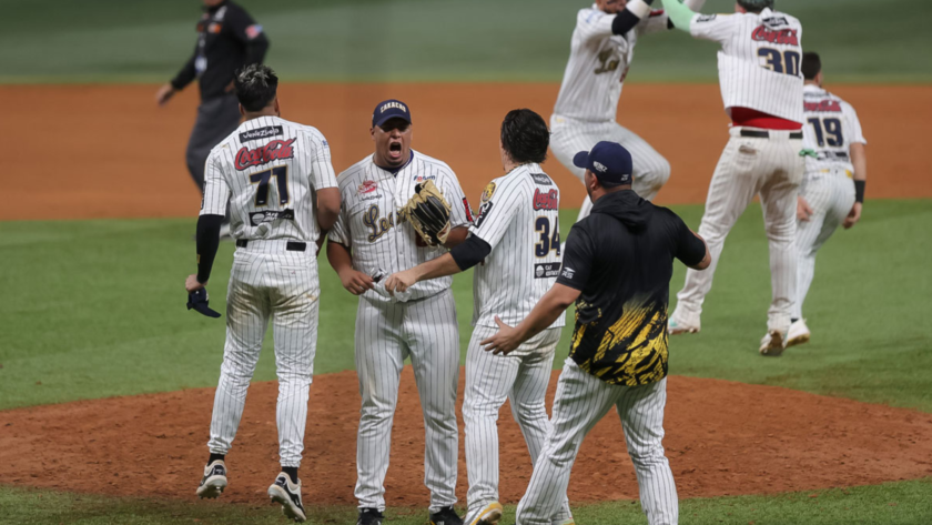 Leones remontó ante Tiburones y se quedó con el juego extra