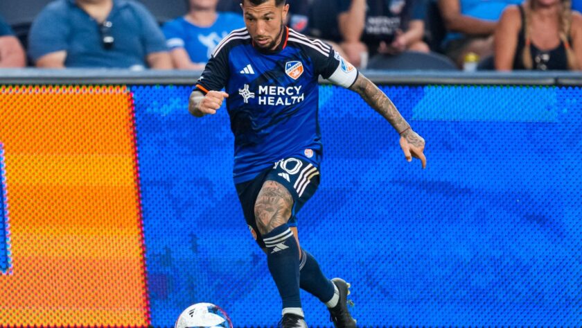 LUCIANO ACOSTA FC DALLAS