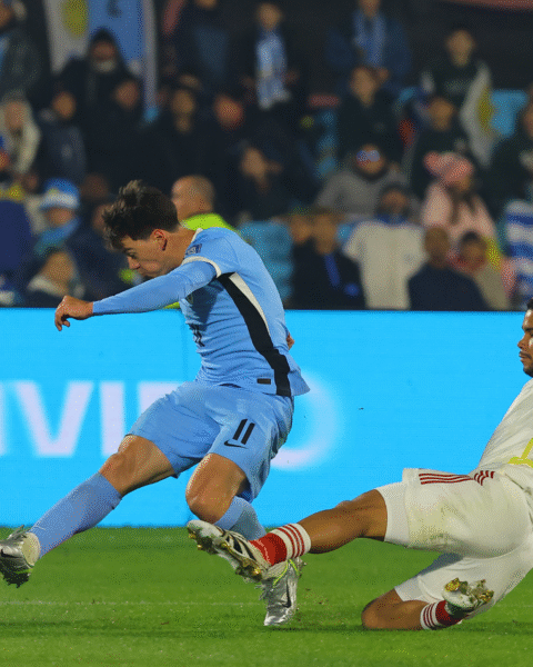 La Vinotinto falló y sufrió una dura derrota ante Uruguay
