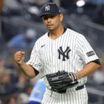 Carlos Carrasco cambia de uniforme: los Yankees lo envían a Atlanta