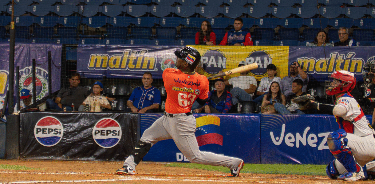 Águilas aplastó a Tiburones en un derbi de jonrones