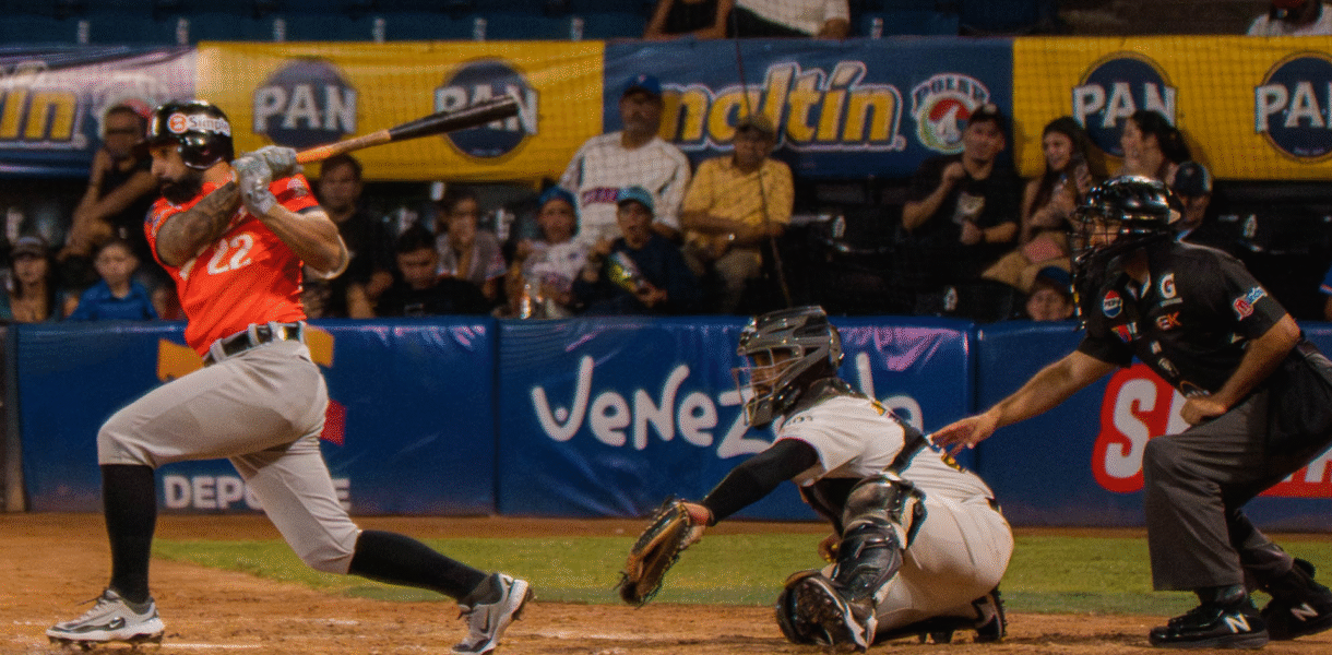 Águilas recupera el vuelo y derrota nuevamente a Tiburones