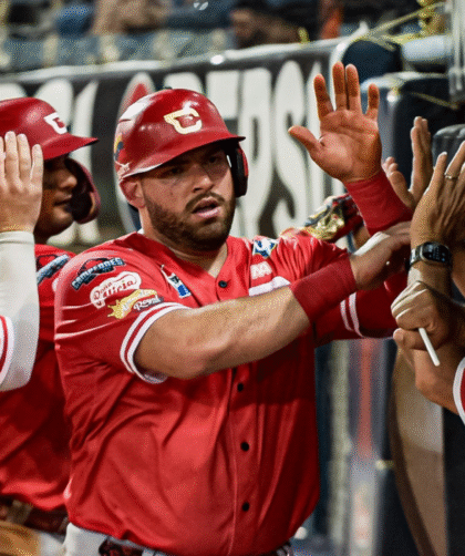 Cardenales desplumó a las Águilas a punta de batazos