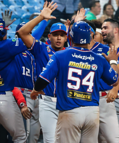 Tiburones triunfó en una noche de terror para el pitcheo de Leones