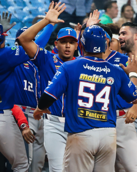 Tiburones triunfó en una noche de terror para el pitcheo de Leones