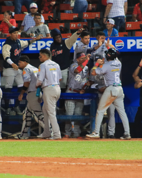 Tigres sorprendió a Cardenales en el inicio de la LVBP 2025-2026