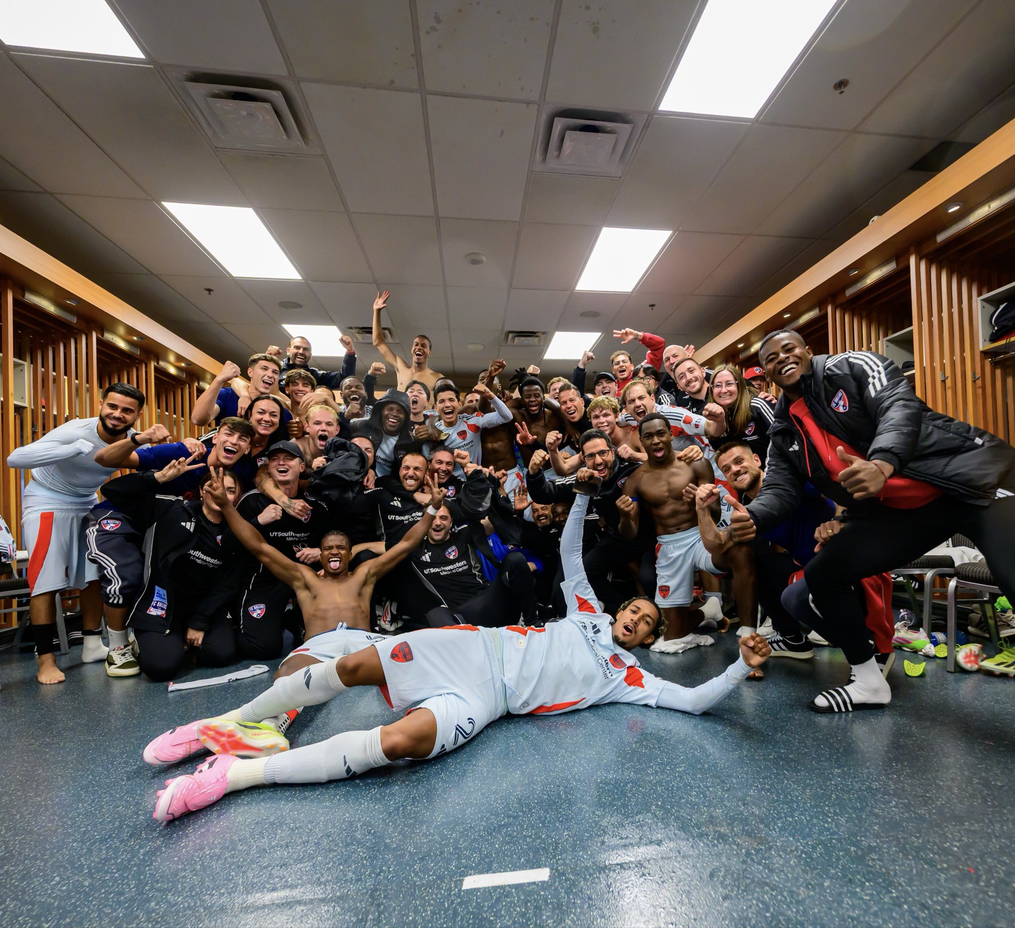 FC Dallas ganó a Vancouver 2-1 y se metió directo al playoffs de MLS