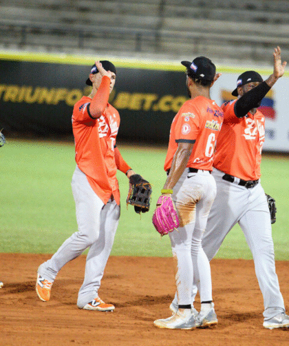 Águilas barrió a Bravos y cierra la semana en la cima