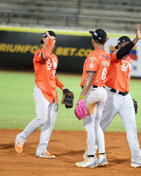 Águilas barrió a Bravos y cierra la semana en la cima