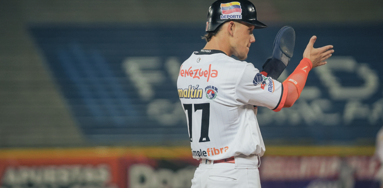 Águilas barrió a Tigres y se pone a medio juego del liderato