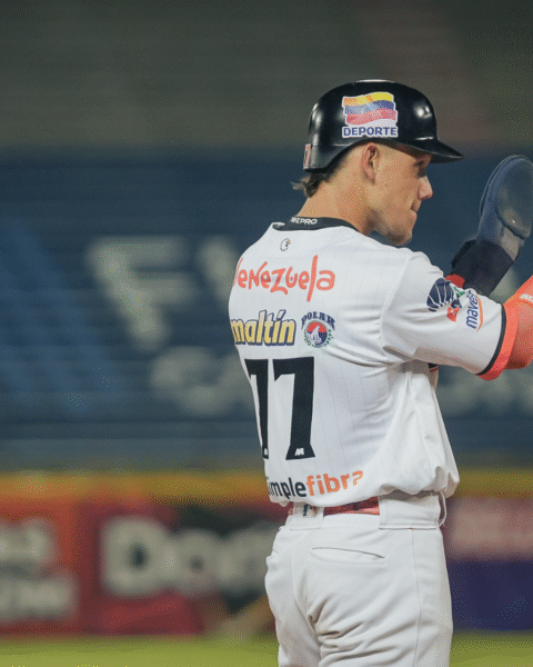 Águilas barrió a Tigres y se pone a medio juego del liderato