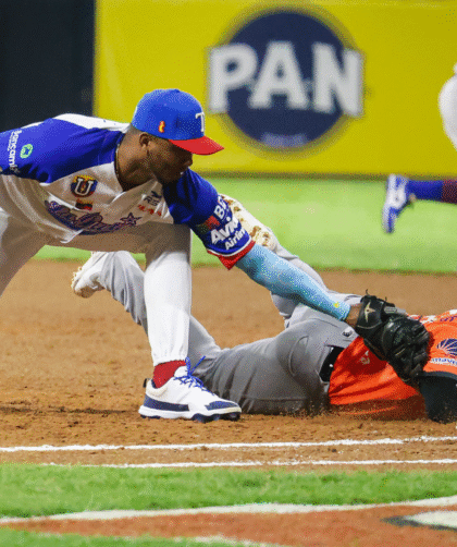 Águilas remontó y sumó su tercera victoria sobre Tiburones