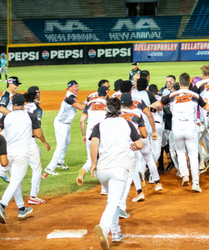 Águilas terreneó a Bravos en emocionante Amanecer Naranja