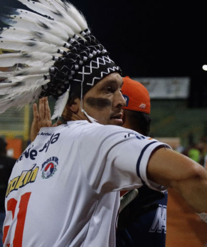 Caribes remontó por tercera noche en fila y aplastó a Tiburones