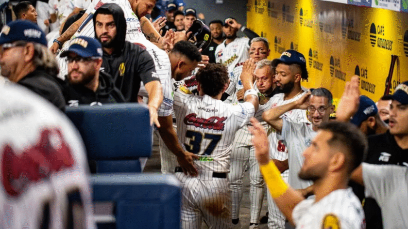 Leones redujo la ventaja de los Tigres en el liderato