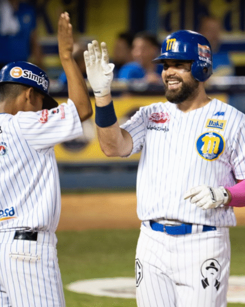 Magallanes extendió su racha de victorias apaleando a las Águilas