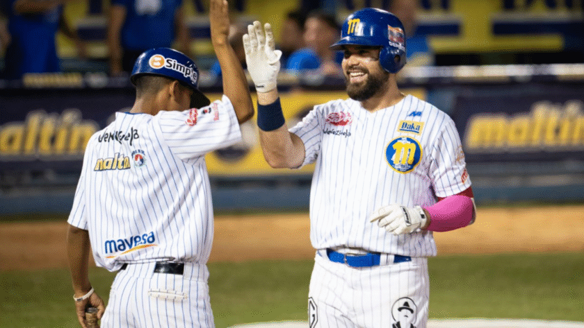 Magallanes extendió su racha de victorias apaleando a las Águilas
