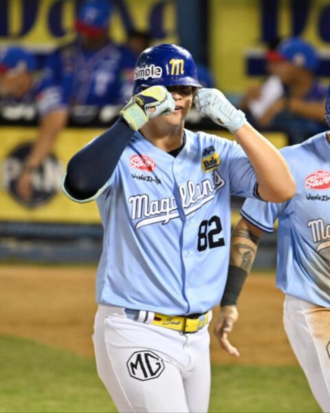 Navegantes del Magallanes blanquean a los Tiburones de La Guaira y arrancan con fuerza la quinta semana