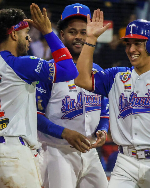 Tiburones doman al Magallanes con dosis de poder en el Universitario