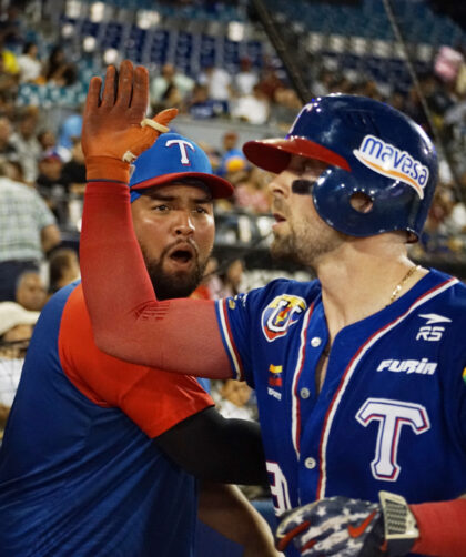 Tiburones dominaron en Valencia y se impusieron ante Magallanes