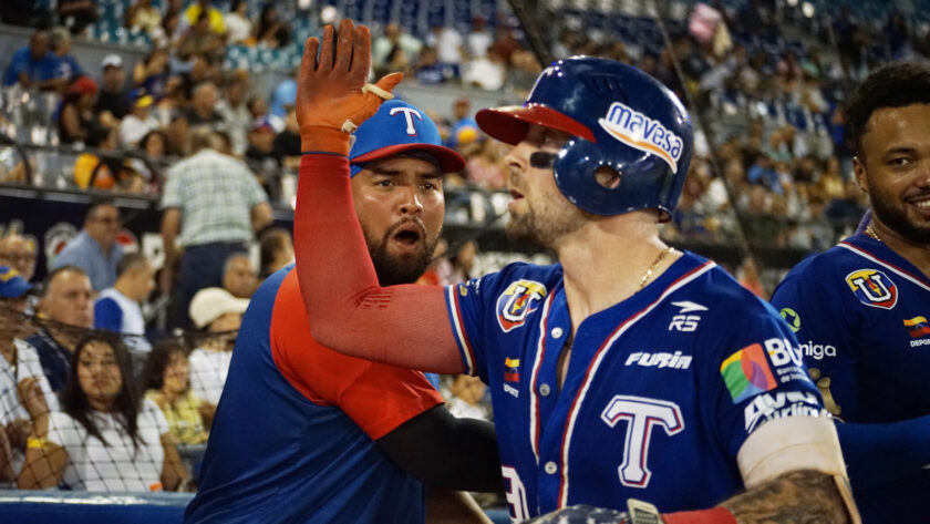 Tiburones dominaron en Valencia y se impusieron ante Magallanes