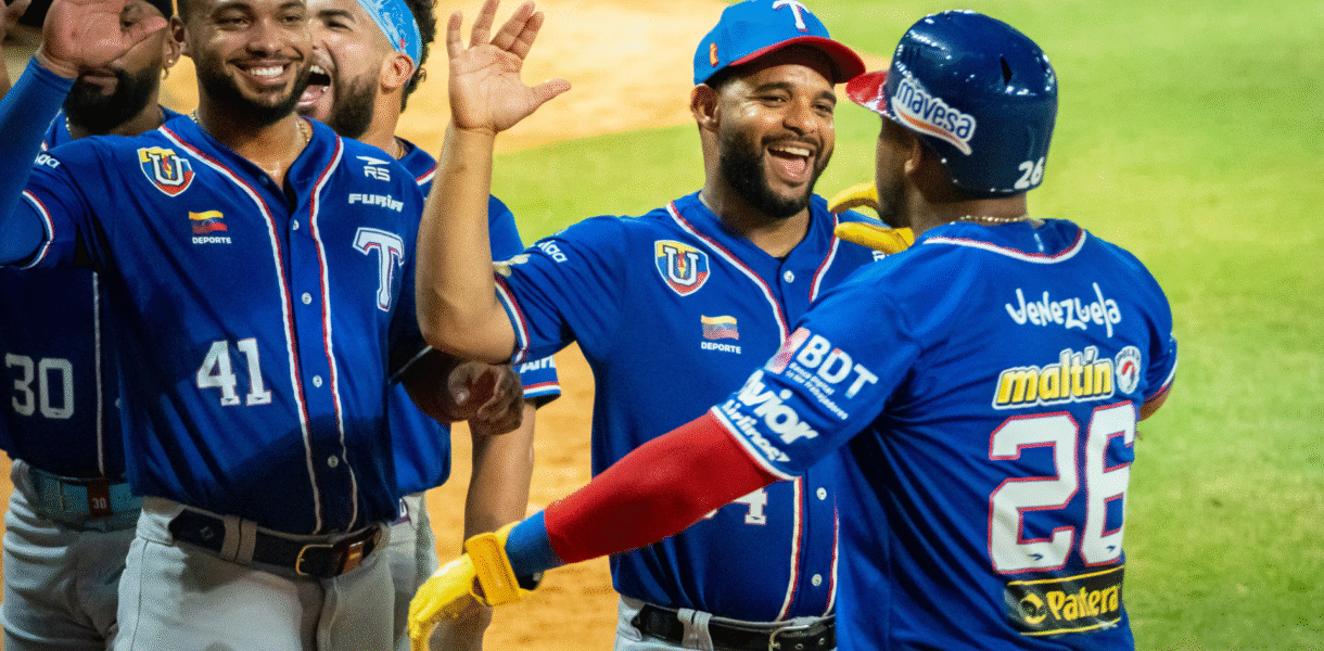 Tiburones exhibió su poder para superar a Águilas