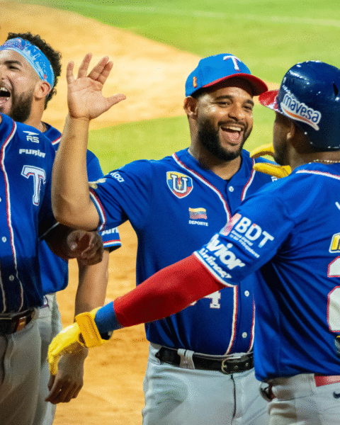 Tiburones exhibió su poder para superar a Águilas