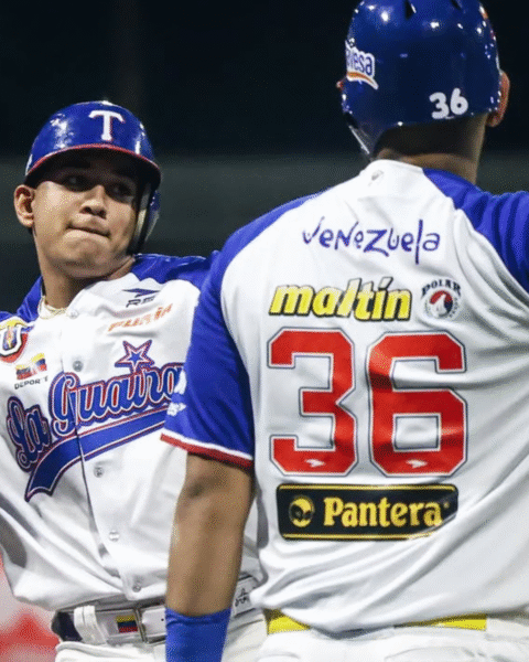 Tiburones le cayó a batazos a los Tigres en el Universitario