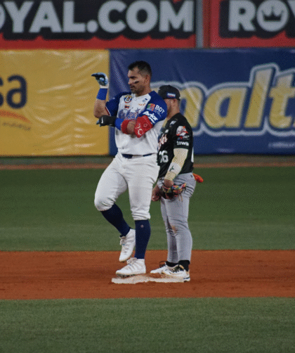 Tiburones completó una apabullante victoria sobre Bravos