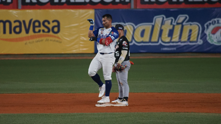 Tiburones completó una apabullante victoria sobre Bravos