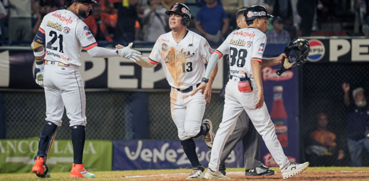 Águilas cortó su mala racha con triunfo clave sobre Leones